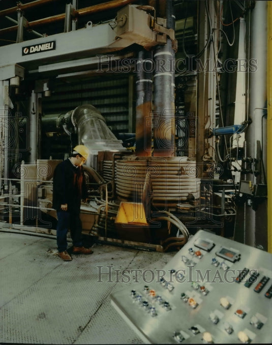 1997 Press Photo Republic Engineered Steels' Cast Roll facility - cvb36141 - Historic Images