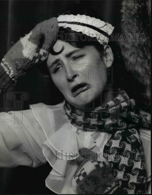 1990 Press Photo Gretchen Claggett in Thornton Wilder's "The Skin of Our Teeth" - Historic Images