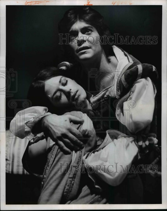 1973 Press Photo Brenda Curtis & Douglas Jones in Romeo and Juliet - cvb36220-Historic Images