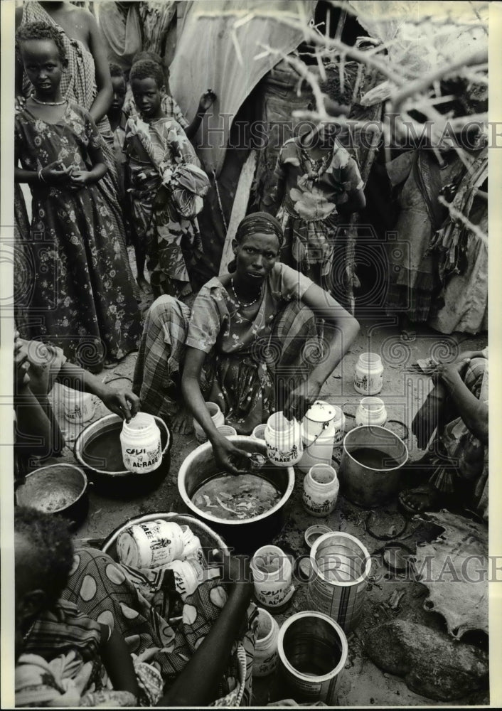 1980 Press PhotoRefugees in Ethiopia Receive Their Daily Ration of Melter Butter - Historic Images