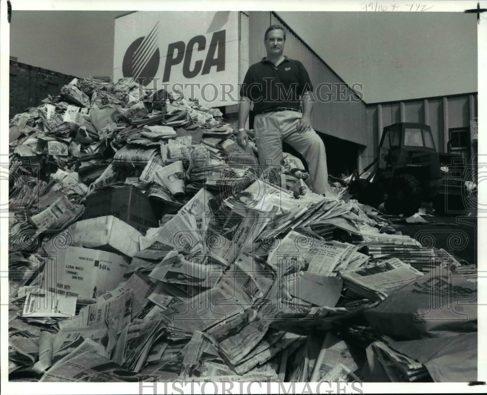 1991 Press Photo Jeff Hamill is the procurement manager for Packaging Corp. - Historic Images