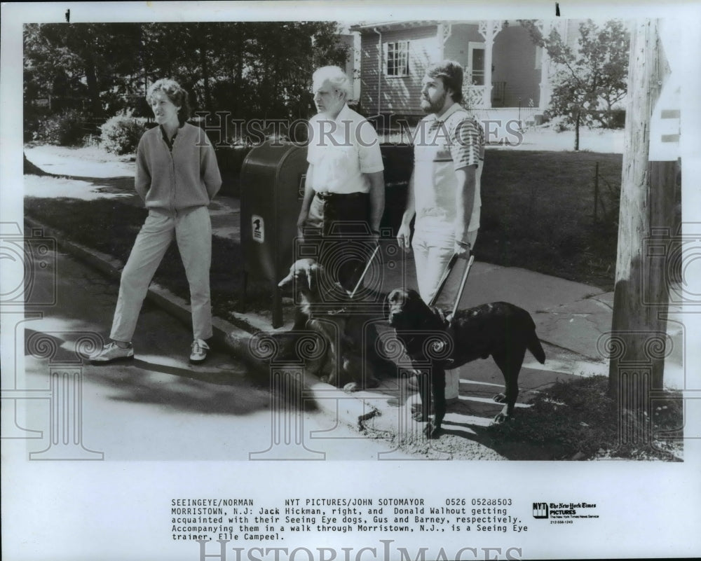 1985 Press Photo Blind people-J. Hickman, D. Walhout, Seeing Eye trainer-Campeel - Historic Images