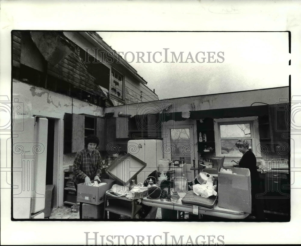 1985 Press Photo Caroline Coffey&#39;s kitchen after bad weather and tornado at Ohio - Historic Images