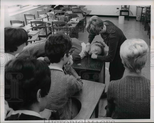 1967 Resucitation, Remove any foreing matter from mouth-Historic Images