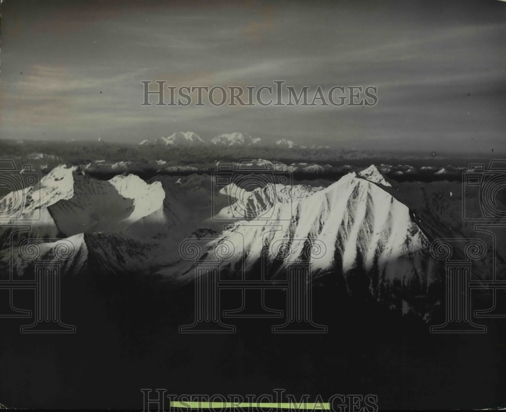 1950 Press Photo The Alaska Range, Mt McKinley on the background - cvb36720 - Historic Images