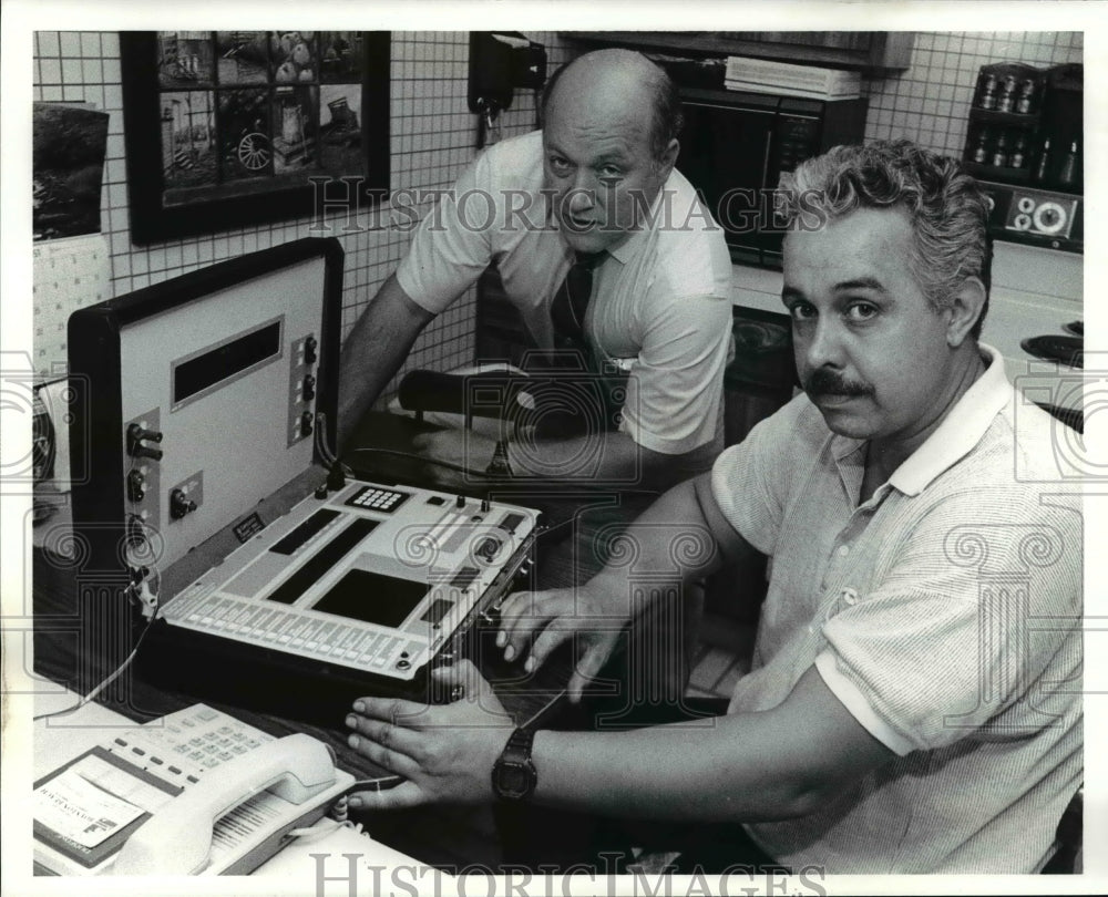 1990, Karl Lewtowski and Bob Erzen, Argus Investigations - cvb36754 - Historic Images