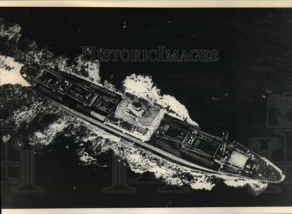 1987 Press Photo A Soviet ship, Russian Ship, steams away from Cuba - Historic Images