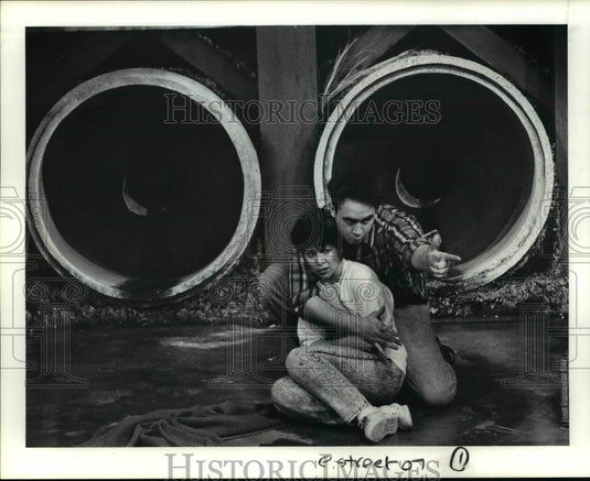 1991 Press Photo Denise Taylor and Dan Sobel in Slippers in the Street - Historic Images