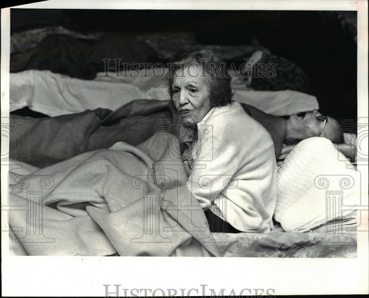 1985 Press Photo Lillian Brown and James Brown at shelter in Lake Milton - Historic Images