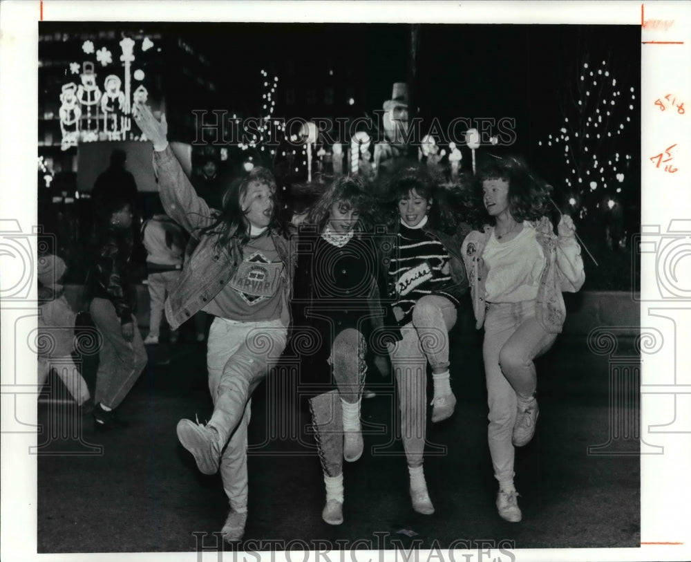 1991 Press Photo Christmas lighting ceremony-Cleveland Public Square - cvb36882 - Historic Images