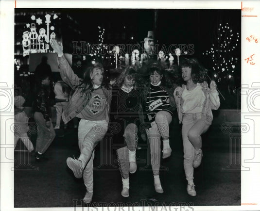 1991 Press Photo Christmas lighting ceremony-Cleveland Public Square - cvb36882 - Historic Images