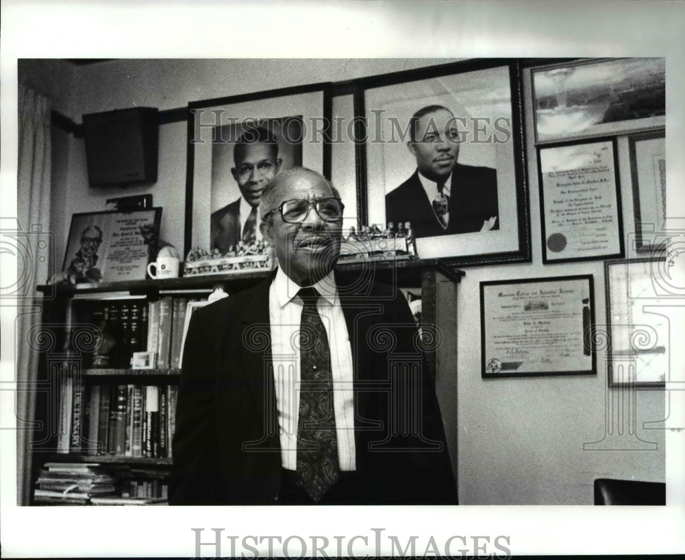 1987 Press Photo Rev. John T. Weeden, pastor of St. Timothy Baptist Church - Historic Images