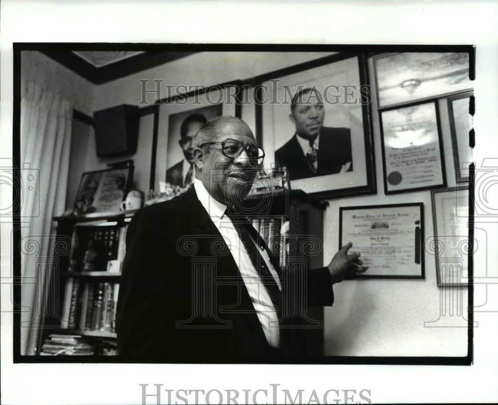 1987 Press Photo Rev. John T. Weeden, pastor of St. Timothy Baptist Church. - Historic Images