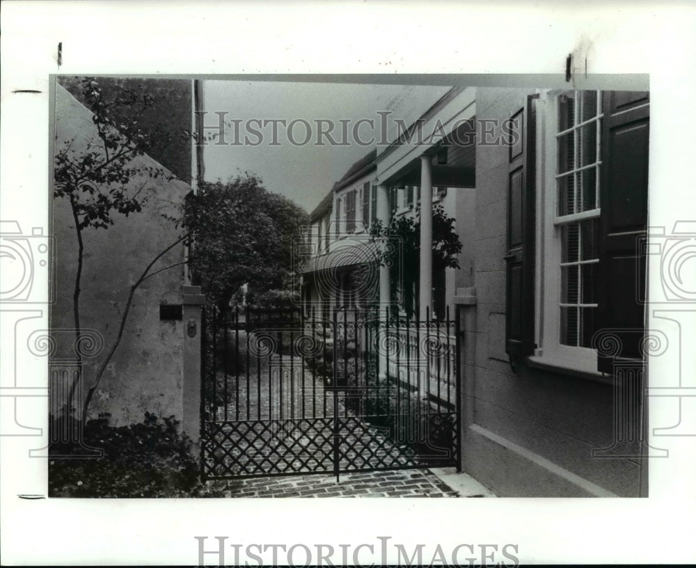 1987 Press Photo Robert Brewton&#39;s House C1720 South Carolina Charleston, Bud. - Historic Images