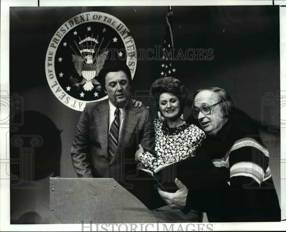 1987 Press Photo Rap Master Ronnie play, a satire on the Reagan presidency - Historic Images