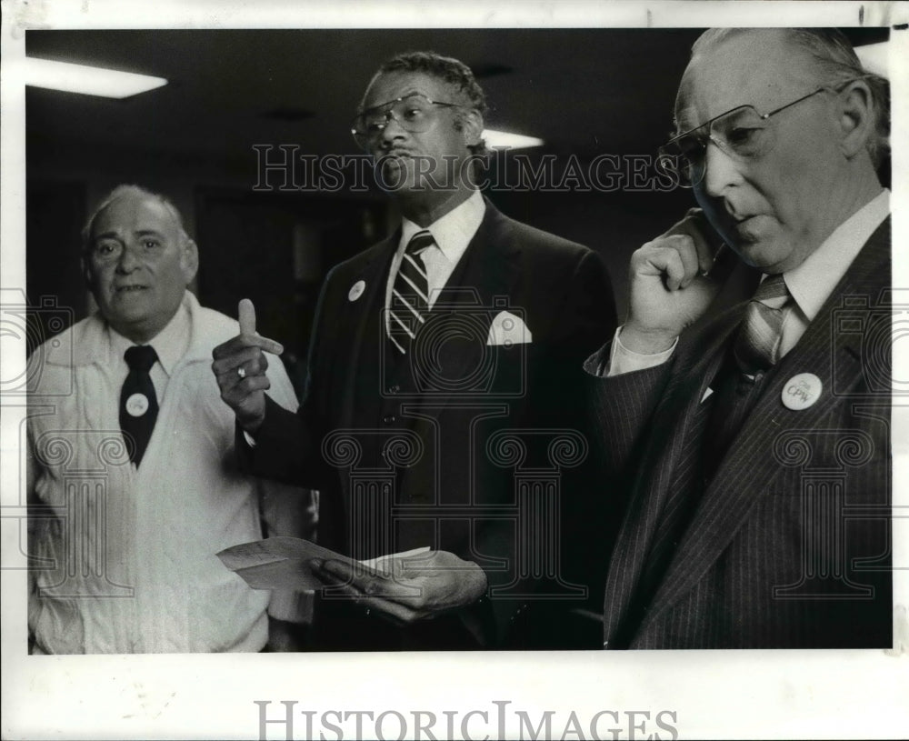 1983 Press Photo Raphael Horwitz, Arthur Evans, new public service union. - Historic Images