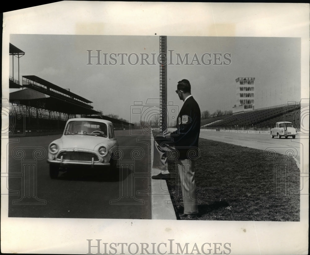 1960 Press Photo Simca Etoile at the first Economy 500 at Indianapolis Speedway - Historic Images