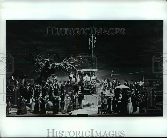 1987 Press Photo Metropolitan Opera Scene from Act I of Leoncavallo's Pagliacci - Historic Images