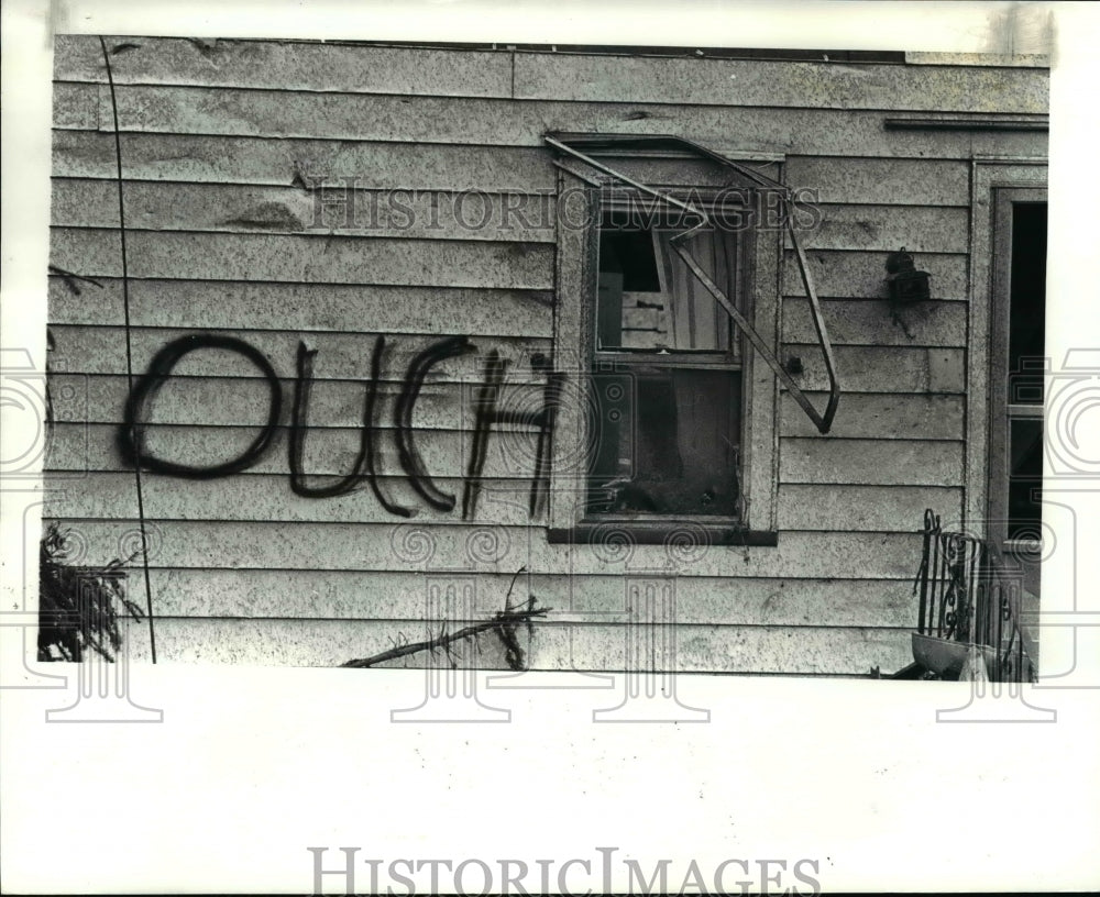 1985 Press Photo Side of home in Newton Falls, Ohio, damaged by tornado. - Historic Images