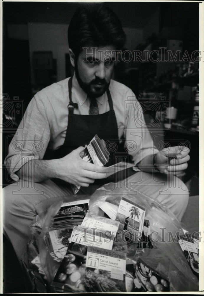 1989 Press Photo Nat Thomas-America the Beautiful Fund volunteer - cvb37562 - Historic Images