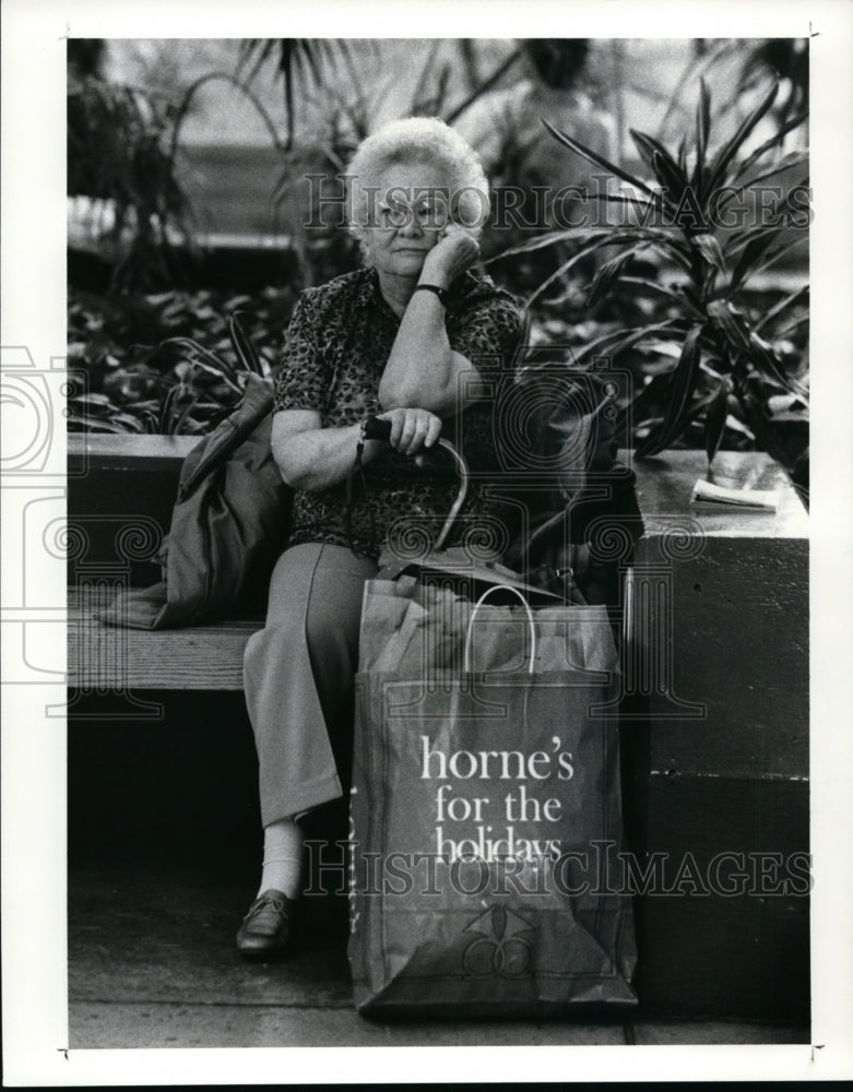 1988 Press Photo Mary Nordrum, waits for her ride at the Great Lakes Mall - Historic Images