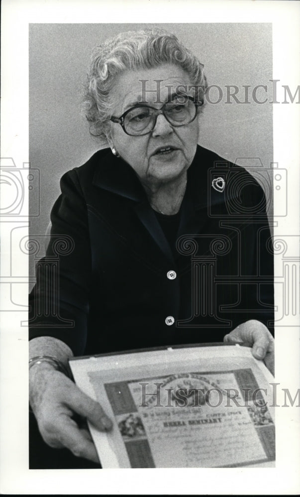 1982, Dorothy McKelvey - cvb37605 - Historic Images