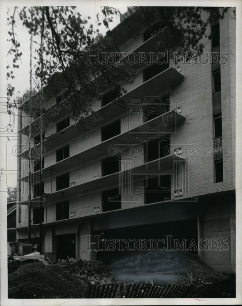 1968 Press Photo Apartments, Clifton Park Apts., 11406 Cliffon Blvd. - Historic Images