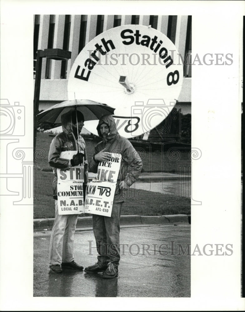 1983 Press Photo WJKW TV8 strike - cvb37663 - Historic Images