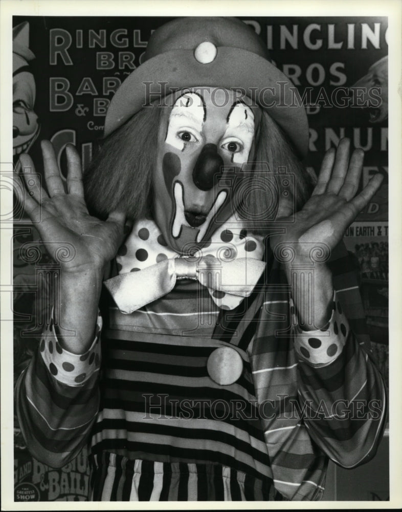 1985 Press Photo Lynn Frey is a clown in the all-new Edition of Ringling Bros. - Historic Images