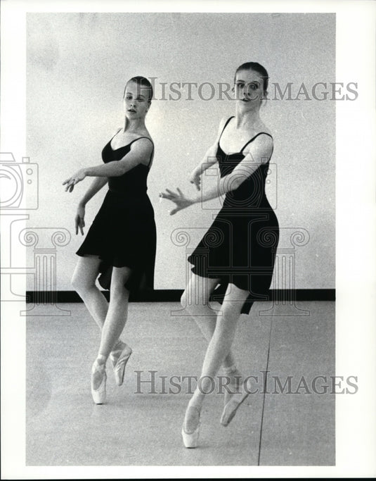 1988 Press Photo Jade Adams & Raphaela Finkenauer at Cleveland School of Ballet - Historic Images