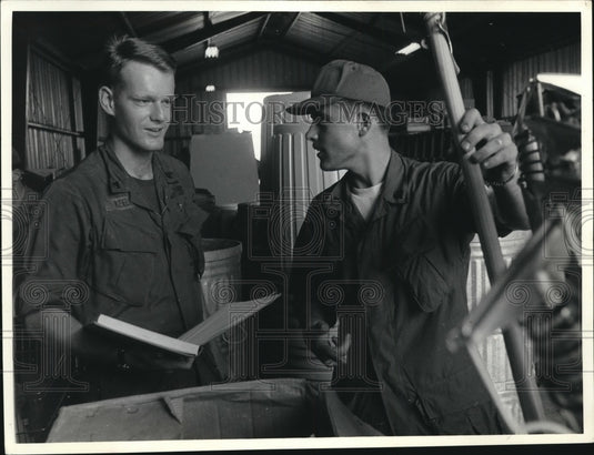 1968 Press Photo John P. Keeley Jr. & James A. Goglin in the Serv Mart Warehouse - Historic Images