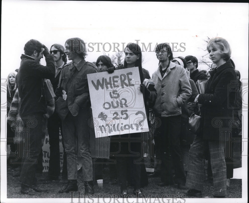 1969, Kent State University Protest, Students wants better facilities - Historic Images