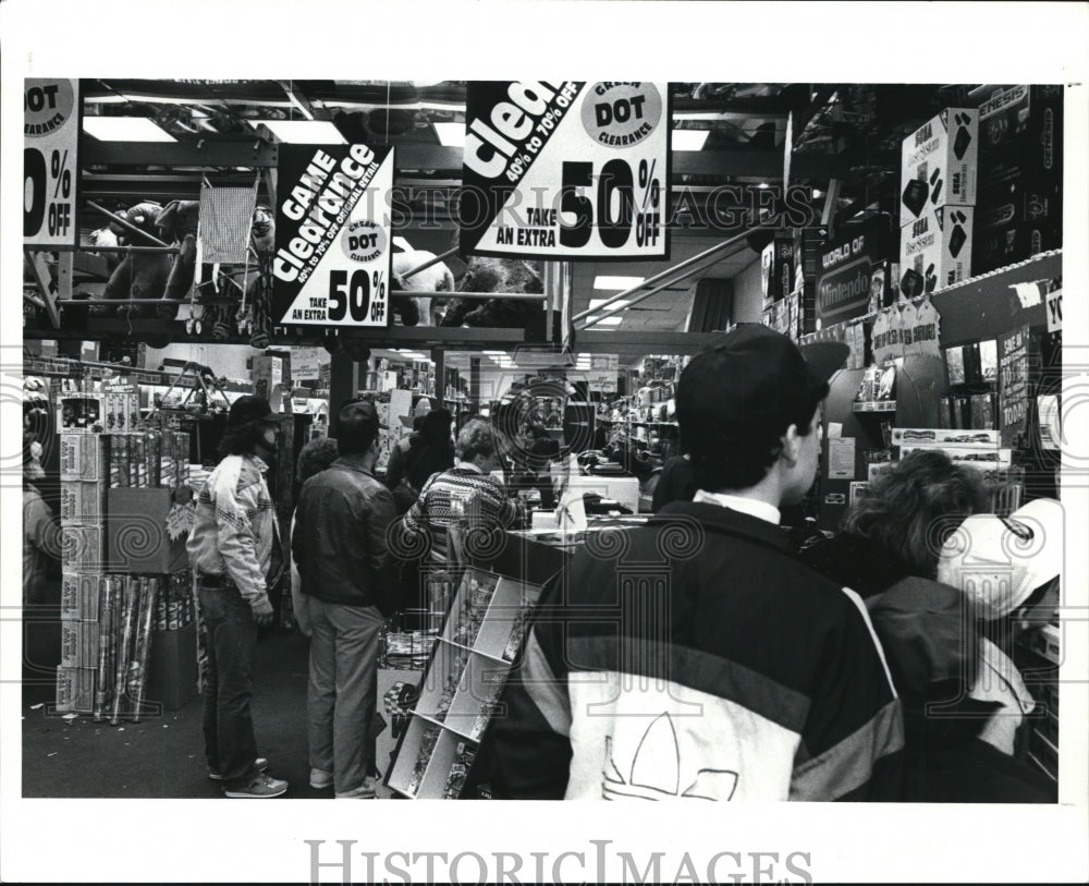 1990 Press Photo Shopping - cvb38107 - Historic Images