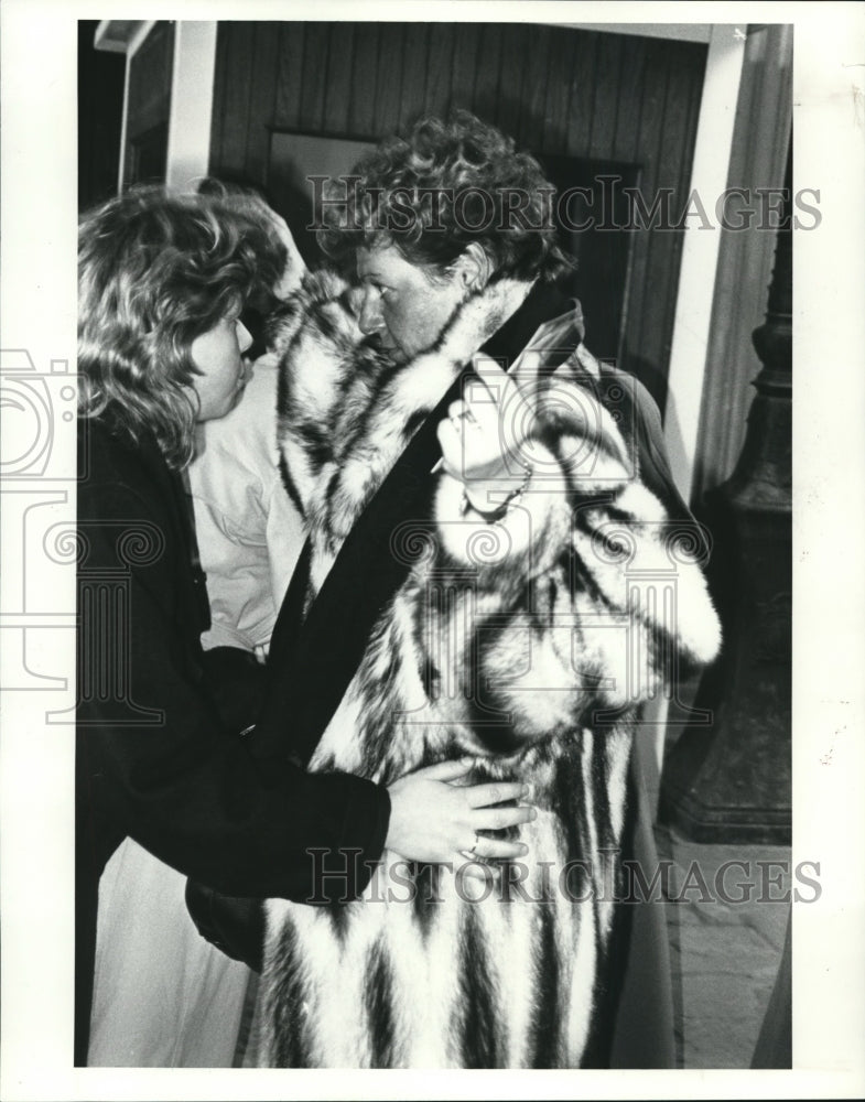 1987 Press Photo A fashion editor frisked at a Paris Fashion Show by a security - Historic Images