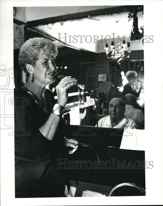 1987 Press Photo Doris Long with the Odd Couple Group - cvb38526 - Historic Images