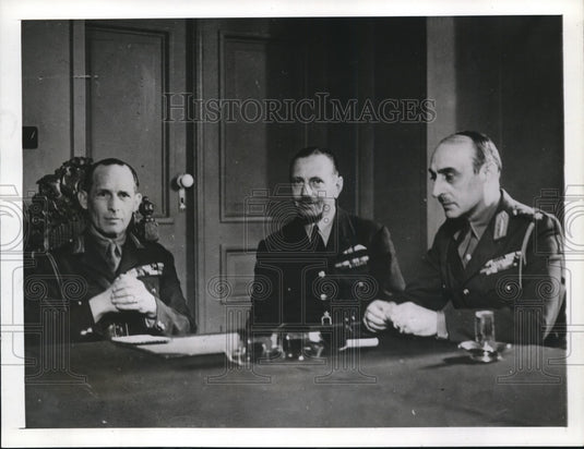 1941, War Council in Athens Discuss Strategy along Albanian Battle - Historic Images
