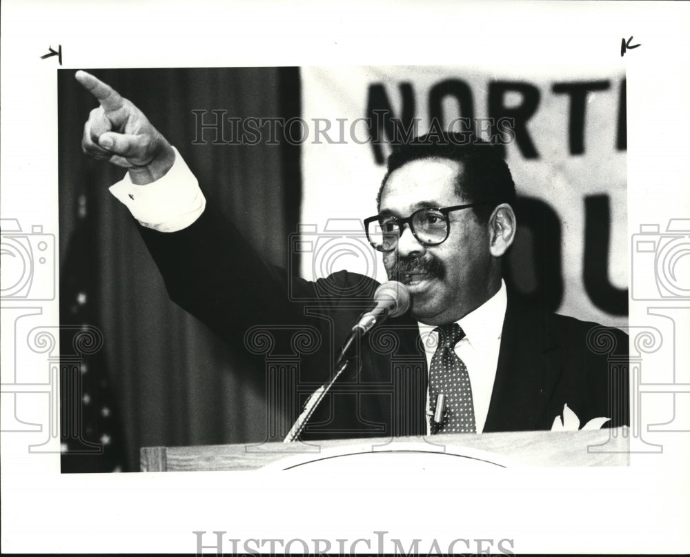 1986 Press Photo Clarence M. Pendleton Jr. Chairman U.S. Civil Rights Comm. - Historic Images