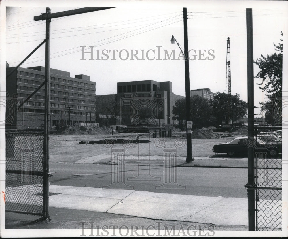 1975 Press Photo Antioch Towers Apartments- Carnegie Avenue SE - cvb38827 - Historic Images