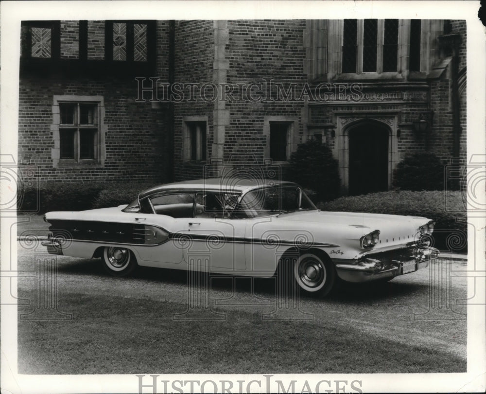 1957 1958 Pontiac Star Chief 4 door Catalina Automobile-Historic Images