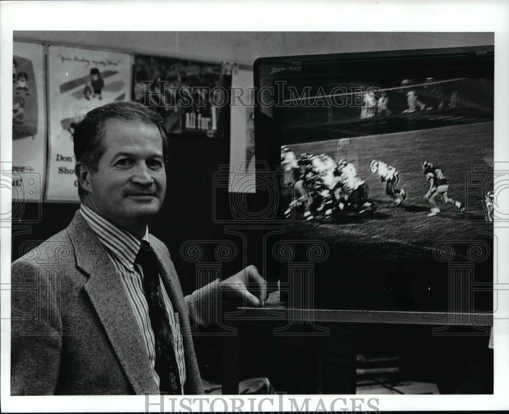 1991 Press Photo Bay High Football Coach Tom Kaiser - cvb38958 - Historic Images