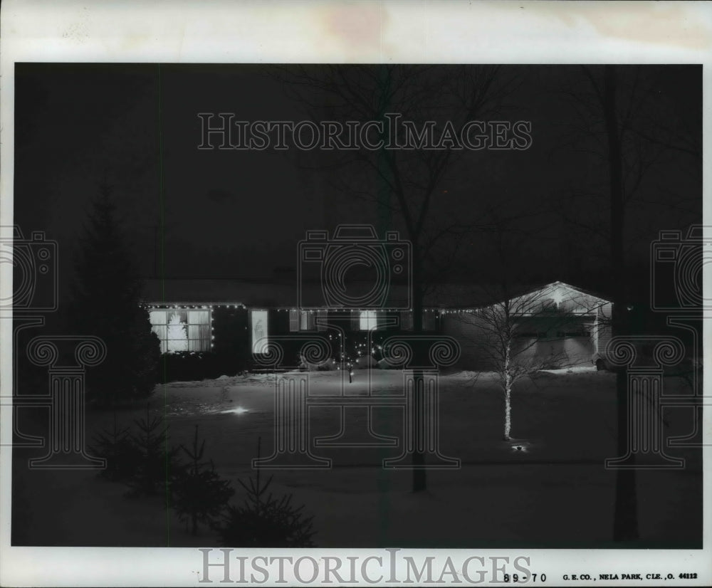 1970 Press Photo Christmas Lightning Exterior - cvb39104 - Historic Images