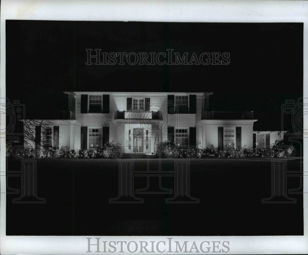 1971 Press Photo Christmas Lightning Exterior - cvb39110 - Historic Images