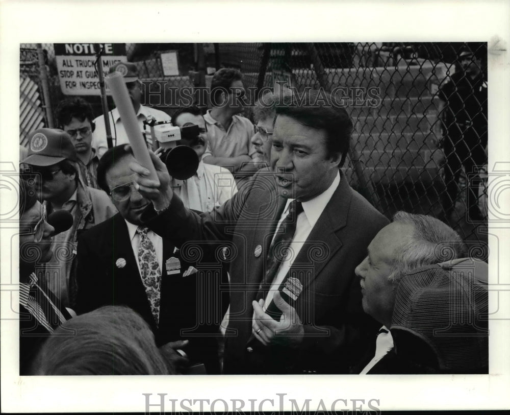 1990 Press Photo Frank Valenta, District Director of the Steel Workers Union - Historic Images