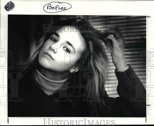 1987, A young lady with her new hairstyle - cvb39134 - Historic Images