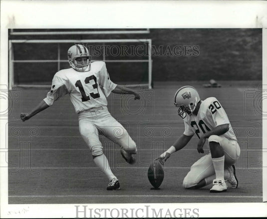 1982 Press Photo Kicker Steve Varga and Holder Mike Rezac - cvb39174 - Historic Images
