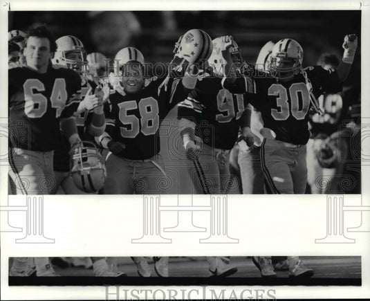 1985 Press Photo Baldwin Wallace team members run onto the field after their win - Historic Images