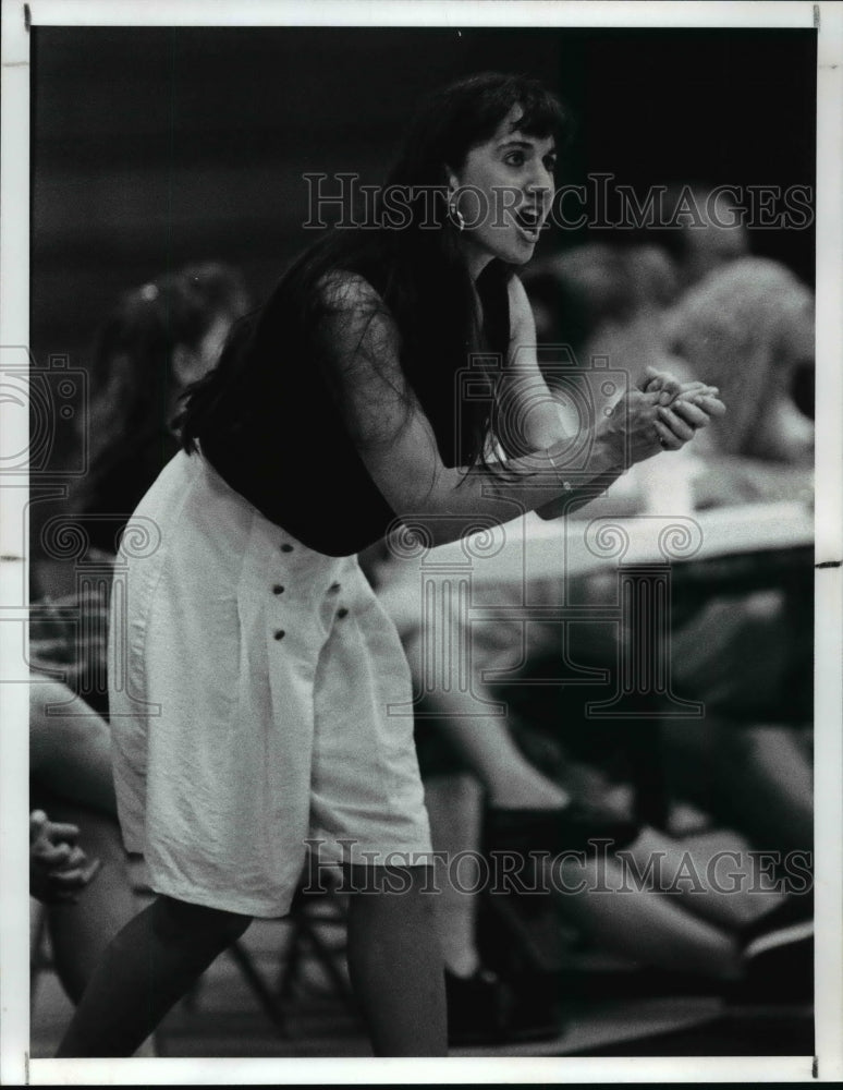 1990 Press Photo Dana Artman, Fairview Girls Volleyball Coach - cvb39295 - Historic Images