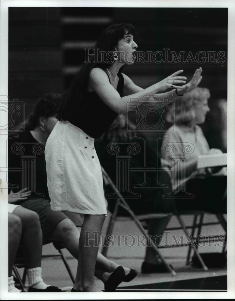 1990 Press Photo Dana Artman, Fairview Girls Volleyball Coach - cvb39298 - Historic Images