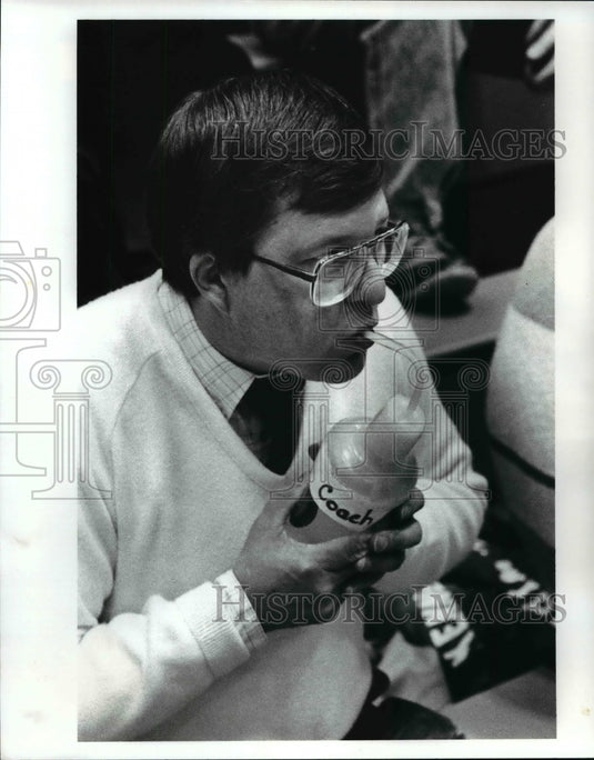 1989 Press Photo Tim Krolikowski, coach of Holy Name - cvb39333 - Historic Images