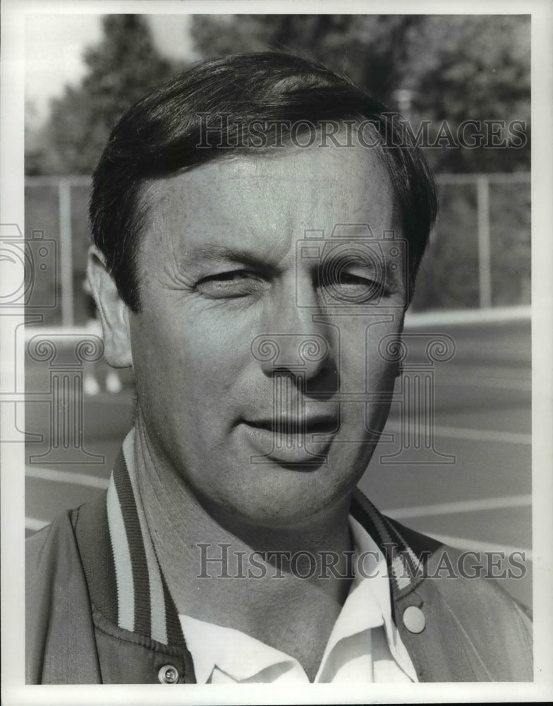 1982 Press Photo Coach Chuck Hofelich Avon Lakes Tennis Coach - cvb39342 - Historic Images